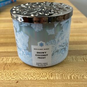 New Bath & Body Works SNOWY COCONUT FROST 3 Wick Candle Winter Cozy